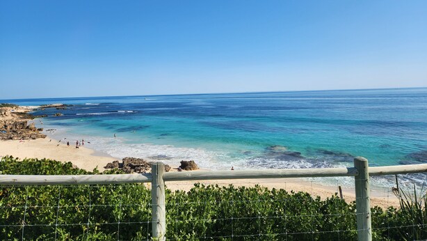 A coastal view with a clear sky, a sandy beach, and a rocky shoreline. - Sunny Scarborough Stay-Freshly Renovated! (Scarborough)