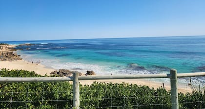 Sunny Scarborough Stay-Freshly Renovated!
