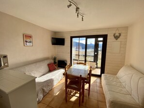 TV - Les Angles - Cozy T2 Apartment - 6 people with parking and veranda (Les Angles)
