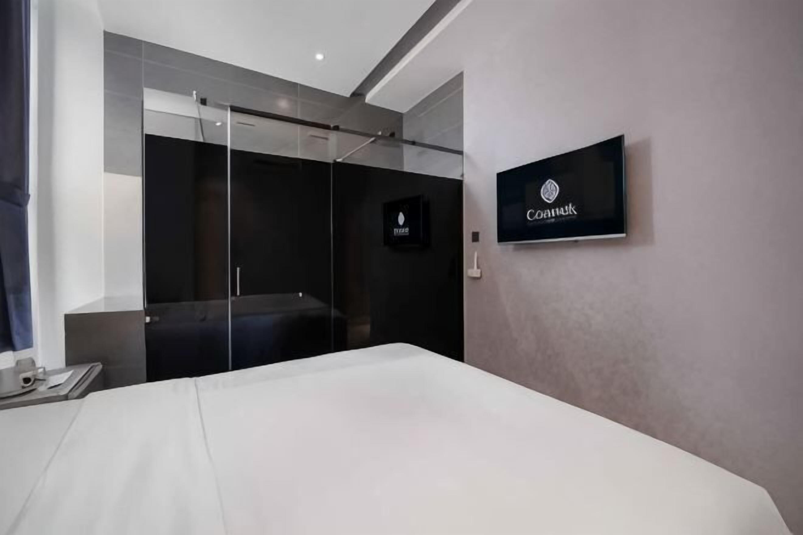 Minibar, caja fuerte, cortinas opacas y sistema de insonorización