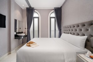 Deluxe Double Room, Balcony | Minibar, in-room safe, blackout curtains, soundproofing - Mari Queen Hotel - Bui Thi Xuan (Ho Chi Minh City)