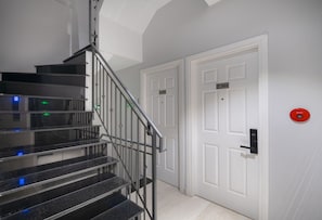 Stairs lead to upper floors, with adjacent rooms 504 and 505 accessible via numbered doors.