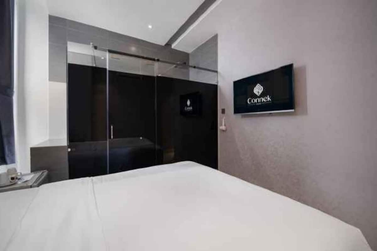 Minibar, caja fuerte, cortinas opacas y sistema de insonorización