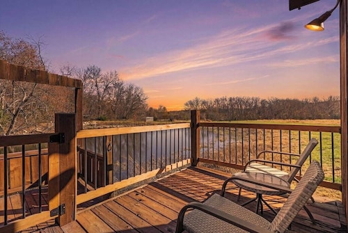 Kansas City Creekside Lodge on 22 Acres for Groups