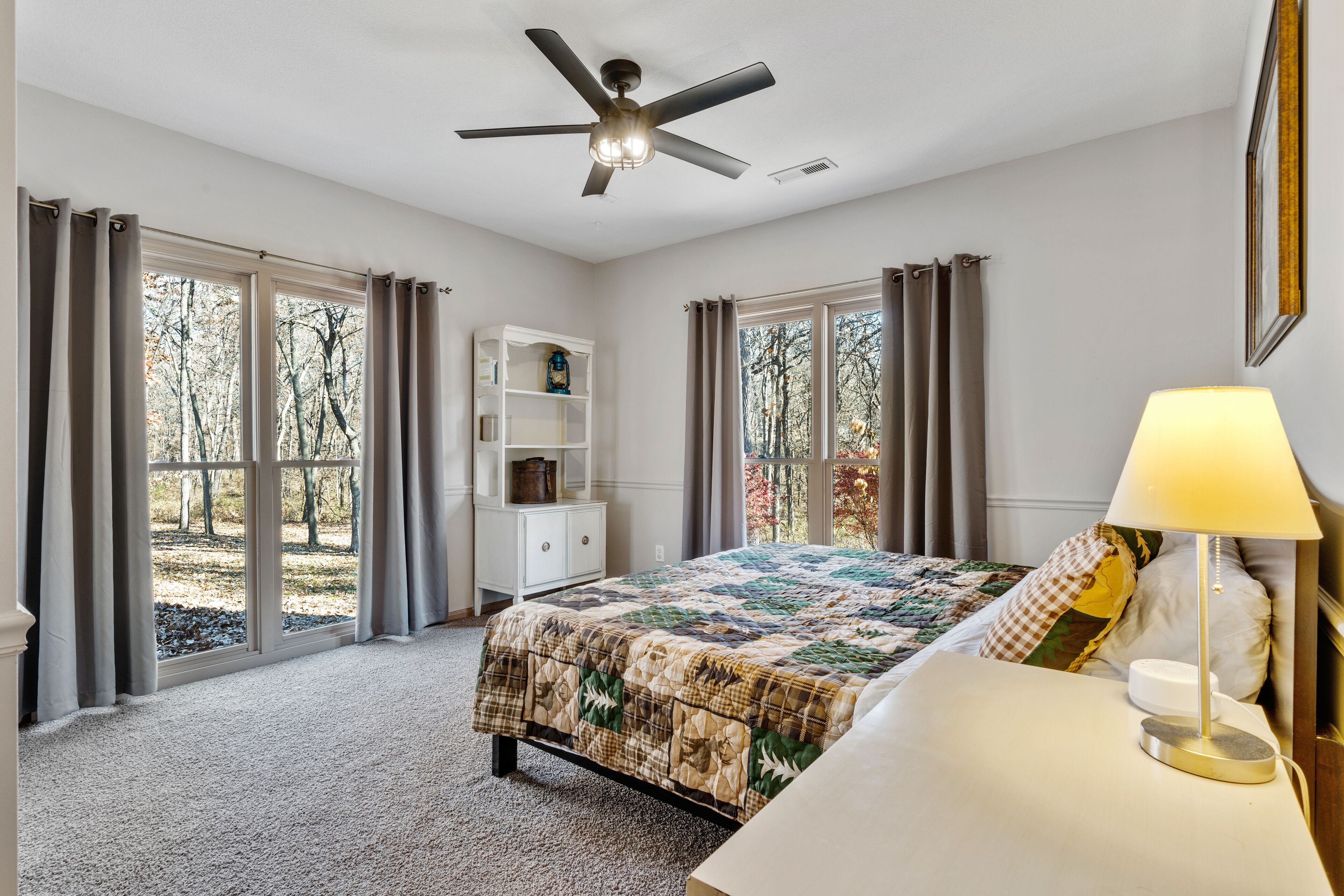 6 室のベッドルーム、デスク、アイロン / アイロン台、WiFi (無料)