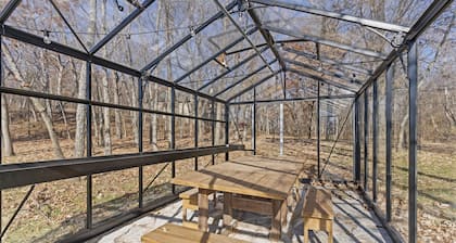 Creekside Lodge - Acreage + Fire Pit + Pond +Sleeps 14