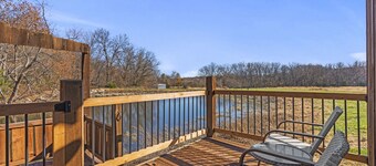 Creekside Lodge - Acreage + Fire Pit + Pond +Sleeps 14