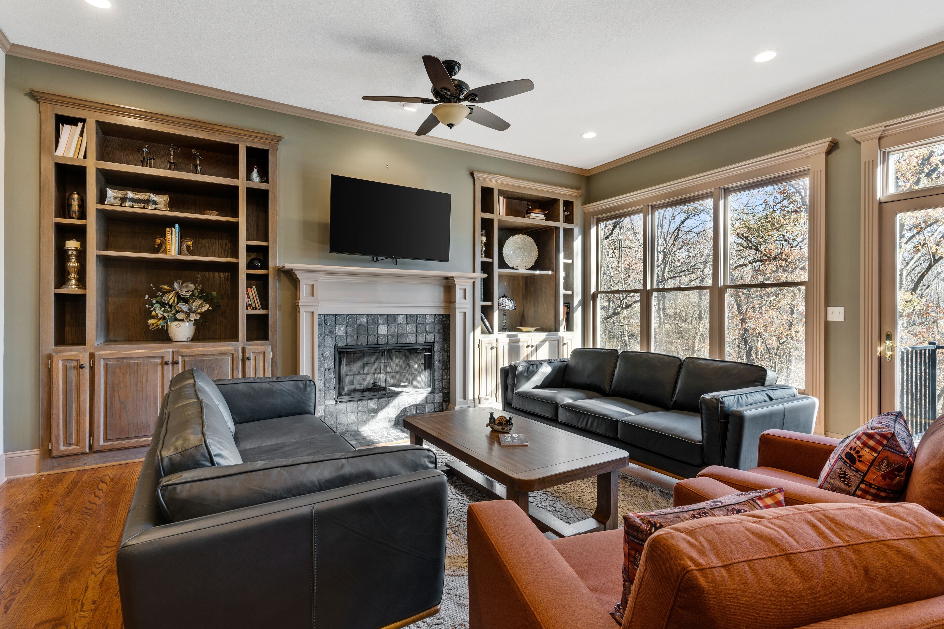 智能电视、办公室