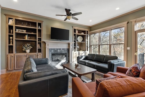 Kansas City Creekside Lodge on 22 Acres for Groups