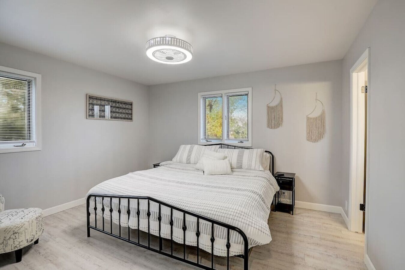 4 bedrooms, iron/ironing board, WiFi (free), bed sheets