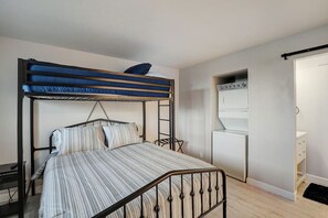 4 bedrooms, iron/ironing board, free WiFi, bed sheets