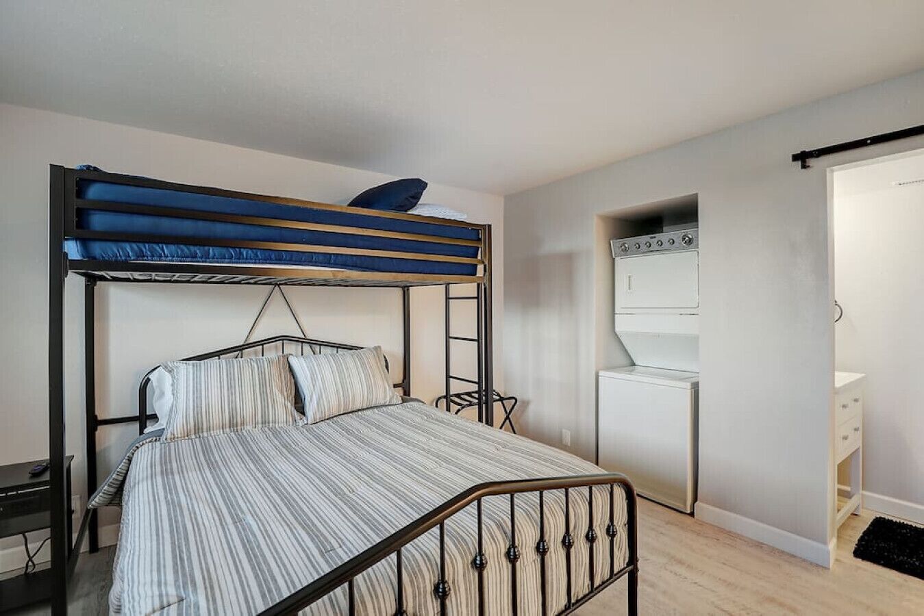 4 bedrooms, iron/ironing board, WiFi (free), bed sheets