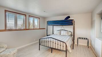 4 habitaciones, tabla de planchar con plancha y wifi gratis