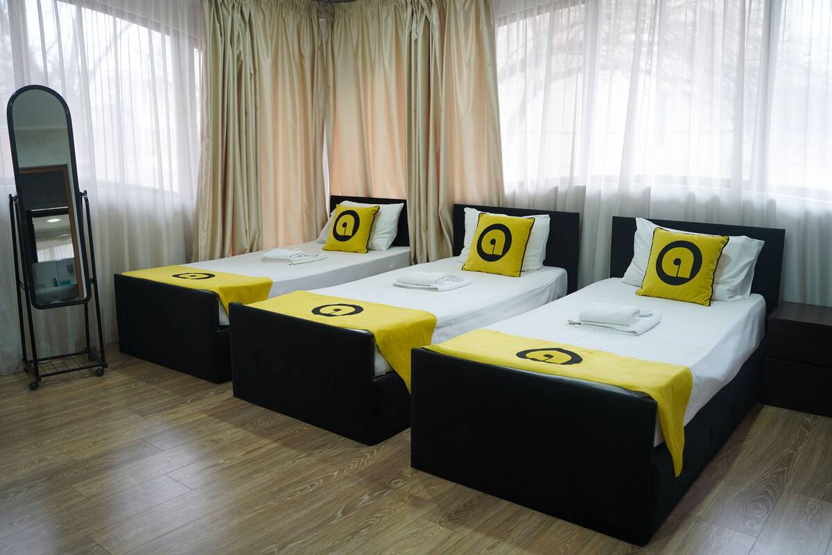 Basic Quadruple Room | Soundproofing, WiFi (free)