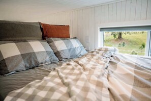 2 bedrooms, bed sheets