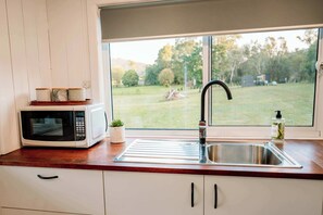 Fridge, microwave, oven, stovetop - Big Wollombi Wanderer by Tiny Away (Wollombi)