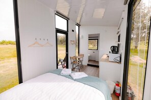 1 bedroom, bed sheets - Harrington's on the Terrace - Luxmore by Tiny Away (Te Anau)