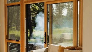 Smart TV - Teakettle-Modern-Close To Glacier, Skiing (Columbia Falls)