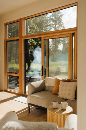 Smart TV - Teakettle-Modern-Close To Glacier, Skiing (Columbia Falls)