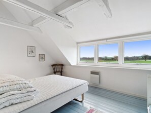 4 bedrooms, WiFi - "Torbjörn" - 2.5km from the sea by Interhome (Gudhjem)