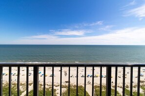On the beach - Sunrise and Sunset Views: 12th Floor Palms Suite (Myrtle Beach)