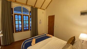 Superior Double Room | In-room safe, desk, iron/ironing board, free WiFi