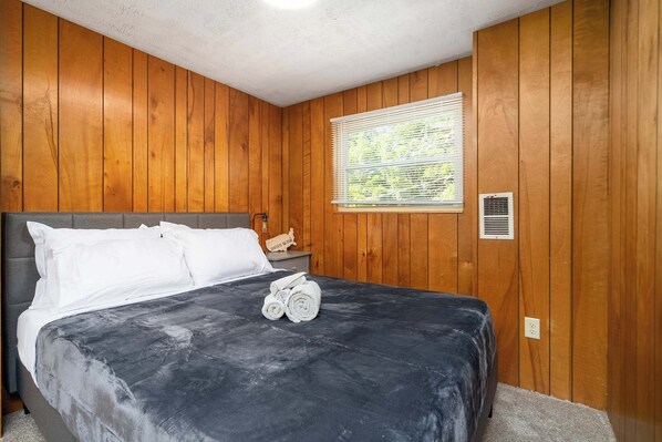 4 Schlafzimmer, Schreibtisch, Bügeleisen/Bügelbrett, WLAN