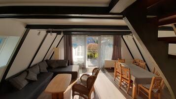 Fernseher, DVD-Player, Stereoanlage