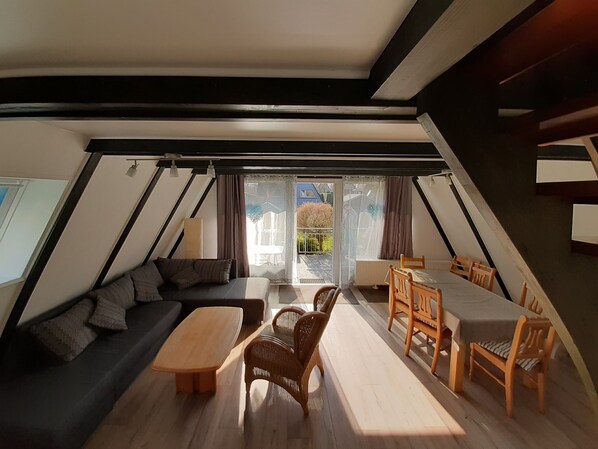 Télévision, lecteur de DVD, chaîne hi-fi