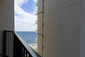 Property grounds - Escape to Coastal Comfort: 14th Floor Palms Suite (Myrtle Beach)