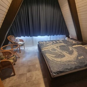 2 soverom, strykejern/-brett, reiseseng for barn og wi-fi (inkludert)