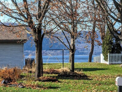 French Island w/Hot Tub, Kayak, Lake View, EV