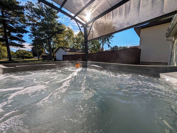 Outdoor spa tub