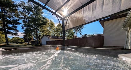 French Island w/Hot Tub, Kayak, Lake View, EV