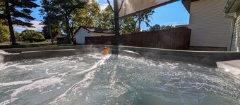 French Island w/Hot Tub, Kayak, Lake View, EV