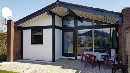 Ebenerdiger Reihenendbungalow mit Eingezäunten Grundstück in Fedderwardersiel