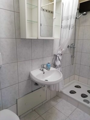 Shower, hair dryer - Ebenerdiger Reihenendbungalow mit Eingezäunten Grundstück in Fedderwardersiel (Butjadingen)