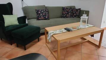 Televisión, chimenea y estéreo