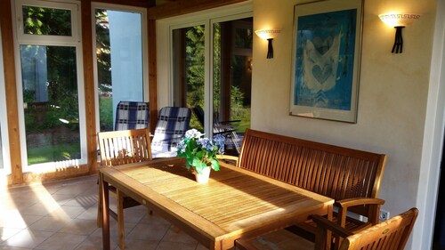 Gehobene ebenerdige Ferienwohnung direkt am Deich in Fedderwardersiel