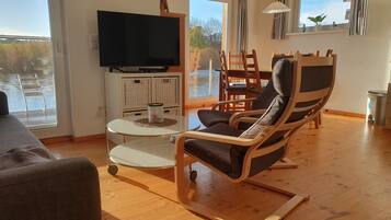 Fernseher, DVD-Player, Stereoanlage