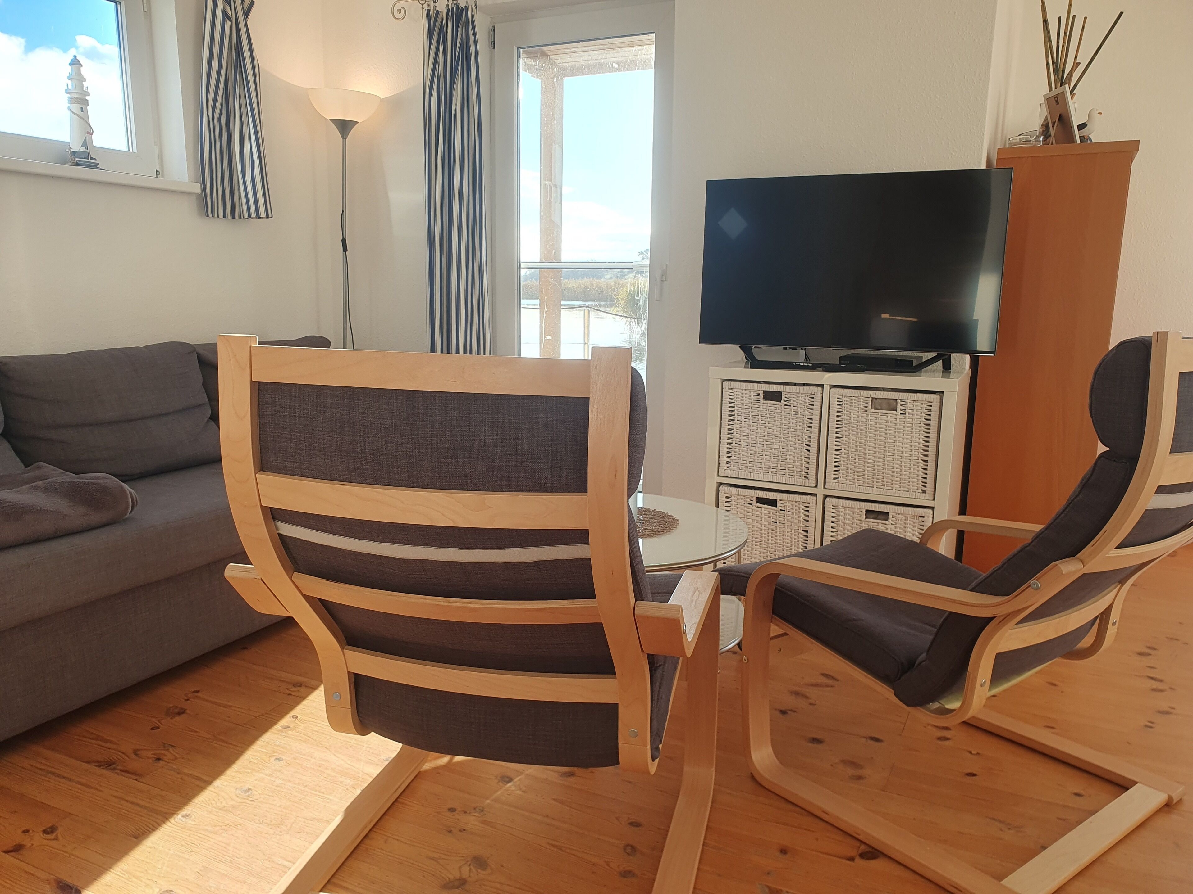 Fernseher, DVD-Player, Stereoanlage