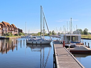 Marina - Floating 44 Schwimmendes Ferienhaus für den Besonderen Urlaub auf dem Wasser (Ueckermünde (Seebad))