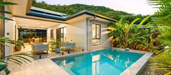 Trinity Beach Breeze- Luxury Pavilion-Style Villa | Private Pool & Mountain Views | Walk to Beach