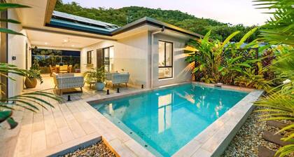 Trinity Beach Breeze- Luxury Pavilion-Style Villa | Private Pool & Mountain Views | Walk to Beach