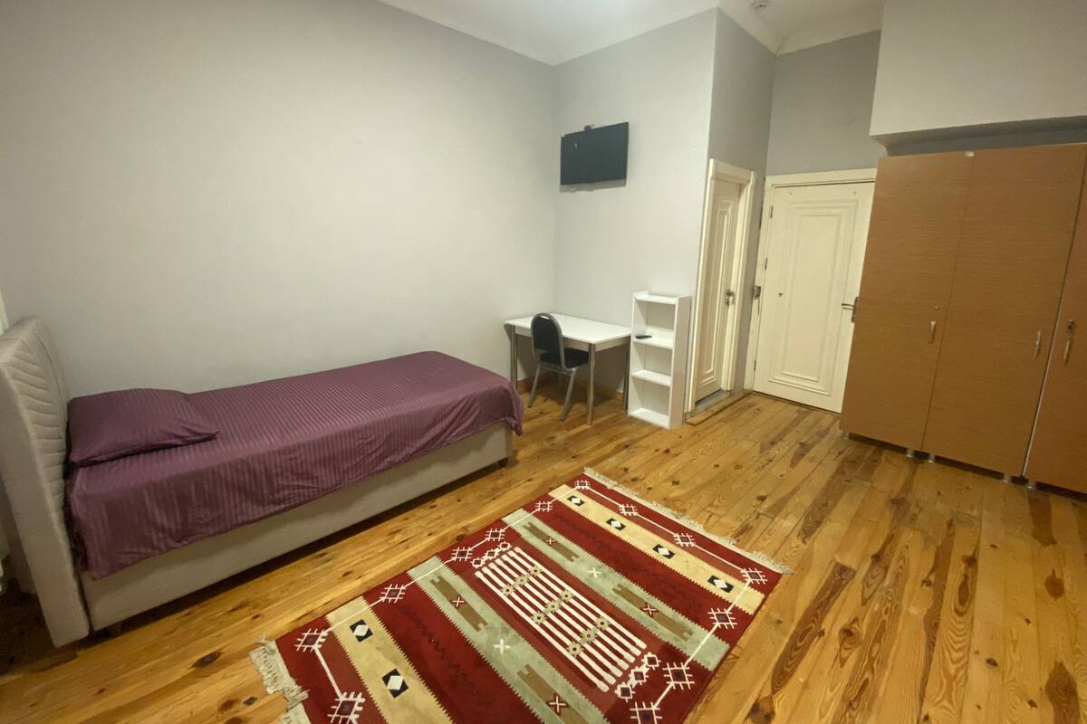 Desk, laptop workspace, free WiFi, bed sheets