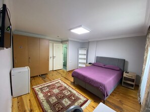 Habitación doble estándar, 1 cama Queen size | Escritorio, espacio para trabajar con laptop y wifi gratis
