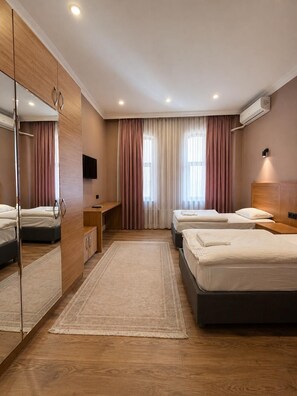 Comfort Twin Room | Desk, laptop workspace, free WiFi, bed sheets - Beşiktaş Çarşı Pansiyon (Istanbul)