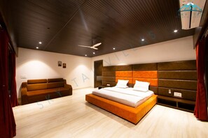 5 bedrooms, WiFi, bed sheets - Sky Taj Villa 5 BHK (Igatpuri)