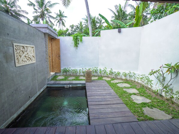 Hồ bơi ngoài trời 