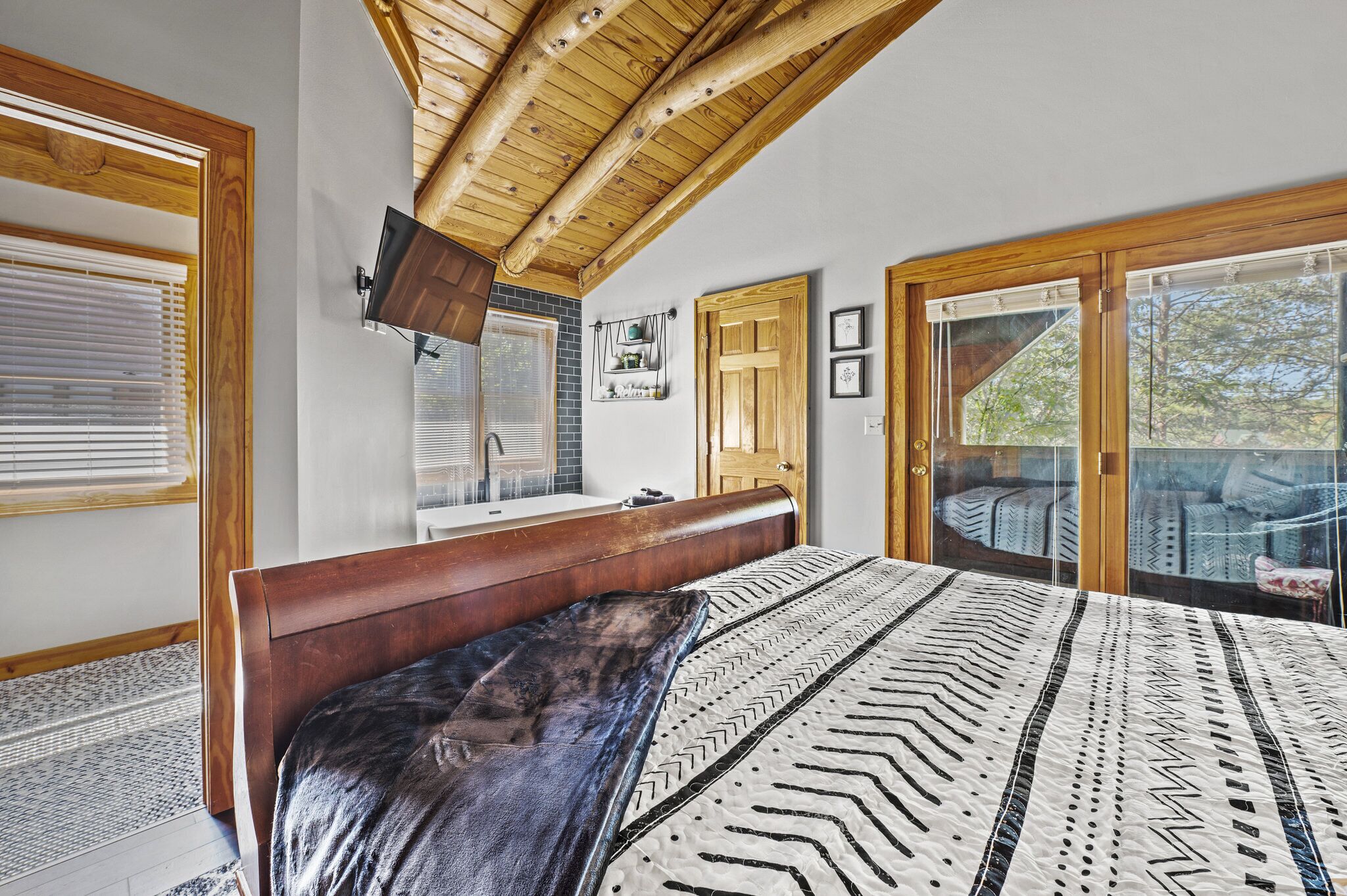 2 chambres, fer et planche à repasser, Wi-Fi, draps fournis
